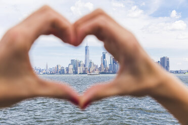 USA, New York, heart-shaped hands in front of Manhattan skyline - WPEF00045