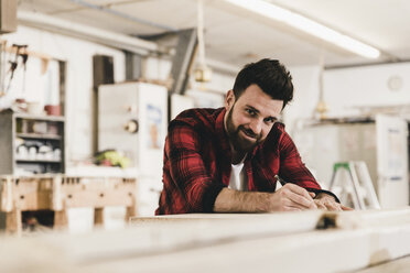 Portrait of smiling man in workshop - UUF12716