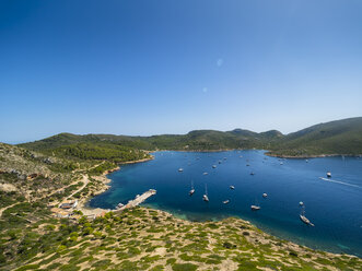 Spanien, Balearen, Mallorca, Colonia de Sant Jordi, Maritim-terrestrischer Nationalpark Cabrera-Archipel, Hafen und Lagune von Cabrera - AMF05657