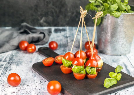 Tomate-Mozzarella-Sticks, Basilikum - SARF03543