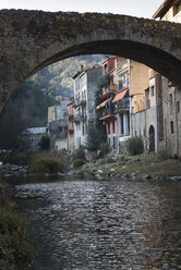Spain, Catalonia, Osor, View of old stone bridge over Ter river - SKCF00330