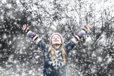 Happy girl at snowfall - SARF03545