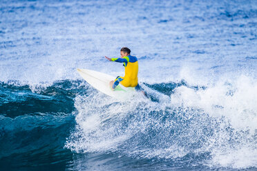 Spain, Canary Islands, Tenerife, surfer - SIPF01935