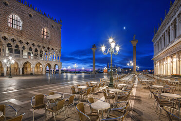 Italy, Veneto, Venice, St Mark's Square and Doge's Palace, early morning - YRF00196