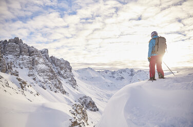 Austria, Tyrol, Kalkkoegel, Axamer Lizum, freeride skier looking into the valley at sunset - CVF00142