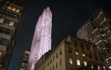 USA, New York City, Rockefeller Center bei Nacht - SEEF00015