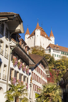 Schweiz, Kanton Bern, Thun, Altstadt mit Schloss Thun - WDF04430
