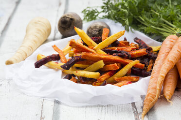 Sweet potato, carrot and parsnip fries - LVF06679