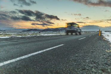 Island, Reykjavik, Autofahren auf der Ringstraße - WPEF00119