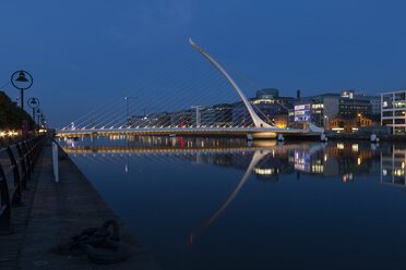 Ireland, Dublin, Samuel Beckett Bridge, river Liffey in the evening - SJF00211