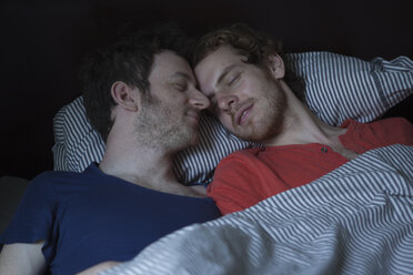 Relaxed young gay couple sleeping in bed - FSIF00224