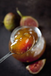 Spoon of fig jam, close-up - CSF28912