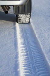 Tyre track on snow - FSIF00426