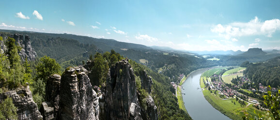 Elbsandsteingebirge und Fluss Elbe, Sachsen, Deutschland - FSIF00602