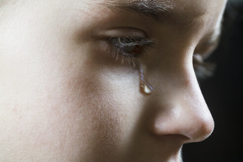 Close-up of a girl shedding a tear - FSIF00613