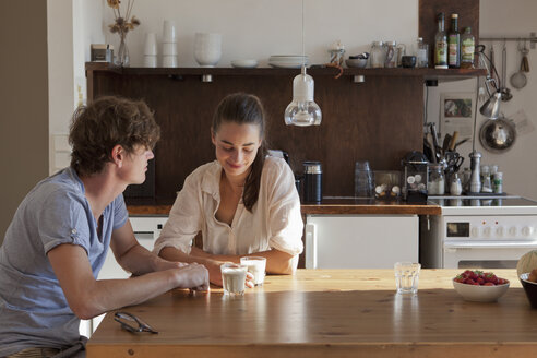 Young couple sitting at dining table - FSIF00706