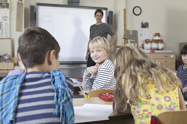 Teacher and students in classroom - FSIF00740