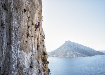 Greece, Kalymnos, climber in rock wall above the sea - ALRF00909
