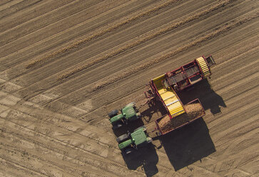 Directly above view of combine harvester in field - FSIF01323
