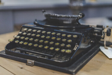 Alte schwarze Schreibmaschine - AFVF00056