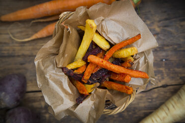 Organic beetroot, carrot and parsnip fries - LVF06710