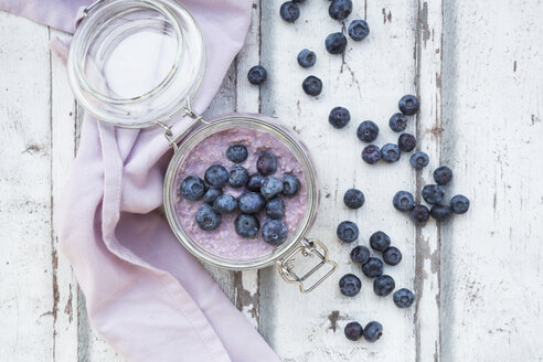 Haferflocken mit Blaubeeren über Nacht im Glas - LVF06714