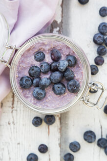 Haferflocken mit Blaubeeren über Nacht im Glas - LVF06715