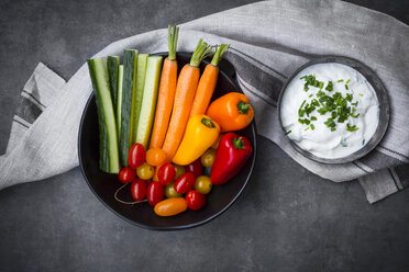 Bowl of chive dip, cherry tomatoes and various vegetable sticks - LVF06717