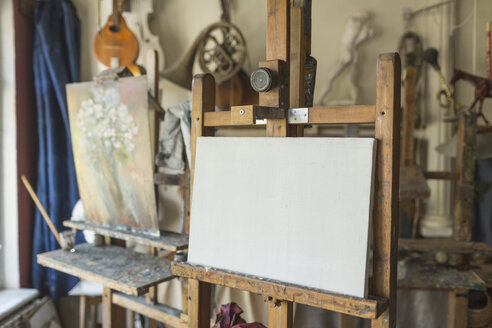 Canvas on easel in art studio - FSIF01492