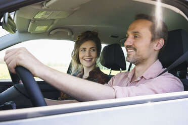 Happy couple traveling in car during weekend - FSIF01978