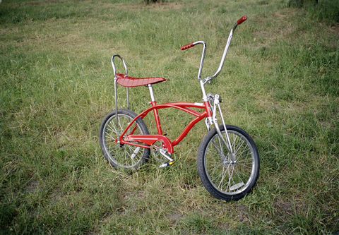 Ein rotes Fahrrad, lizenzfreies Stockfoto