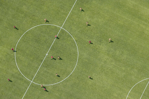 Luftaufnahme eines Fußballspiels - FSIF02345