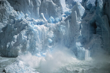 Eis bricht von einem Gletscher ab - FSIF02350