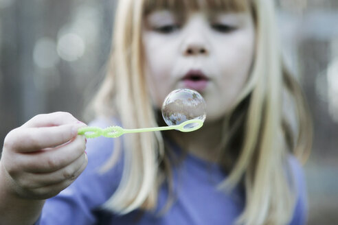Young girl blowing a bubble - FSIF02383