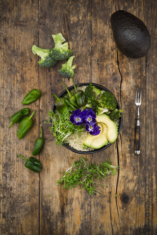 Detox bowl, quinoa, brokkoli, quinoa, avocado, pimientos de padron, cress and pansies stock photo