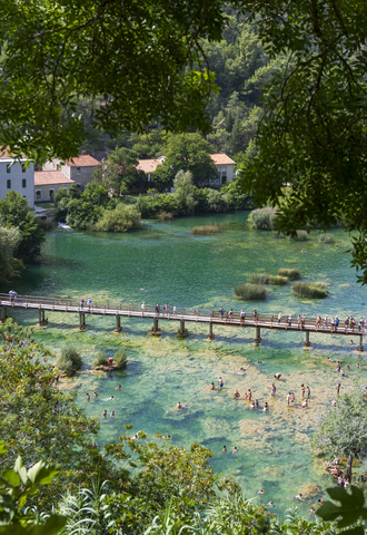 Kroatien, Dalmatien, Sibenik, Krka-Nationalpark, Wasserfall, lizenzfreies Stockfoto