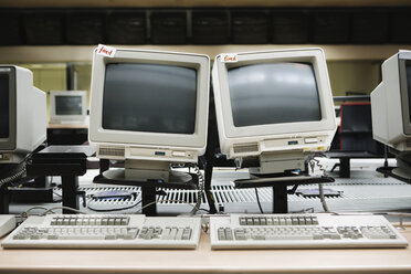 Zwei alte Computer mit 