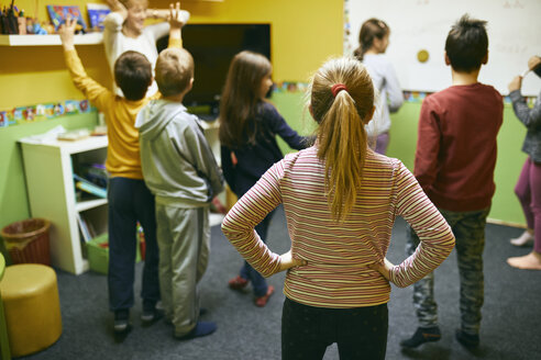 Teacher with students in relaxation room with whiteboard - ZEDF01224