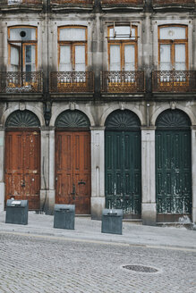 Portugal, Porto, Hausfassade, Teilansicht - JPF00303