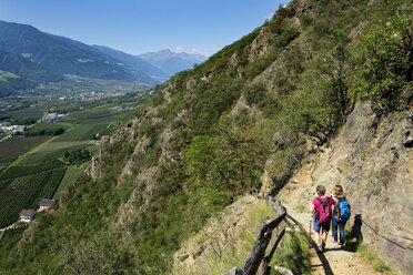 Italy, South Tyrol, Vinschgau, Naturns, Sonnenberg Panorama Trail, female hikers - LBF01780