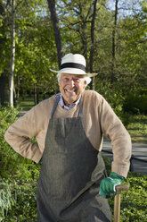 A senior man dressed for gardening taking a break - FSIF02668