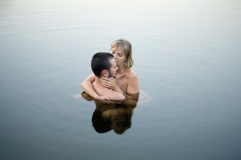 Couple embracing in water - FSIF02833