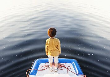 A boy standing at the edge of a floating jetty - FSIF02849