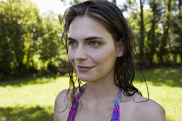 Profile of smiling girl with wet hair - FSIF02895