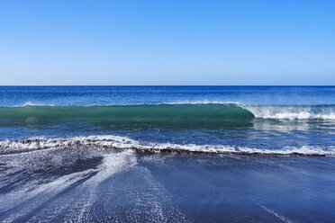 Spain, Canary Islands, La Gomera, Valle Gran Rey, Wave and beach - SIEF07742