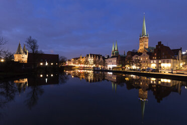 Germany, Schleswig-Holstein, Luebeck, Old town, Obertrave river, Holsten Gate, St Mary's Church and St. Petri Church at blue hour - WIF03482