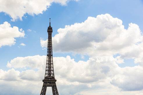 Frankreich, Ile-de-France, Paris, Eiffelturm und Wolken - WPEF00121