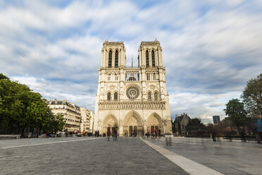 Frankreich, Ile-de-France, Paris, Kathedrale Notre Dame, Langzeitbelichtung - WPEF00122