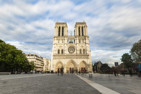 France, Ile-de-France, Paris, Notre Dame cathedral, long exposure - WPEF00122