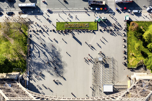 France, Ile-de-France, Paris, aerial top view of people next to the Eiffel tower - WPEF00125